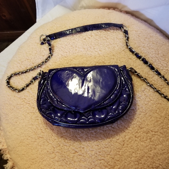 Betsey Johnson Handbags - 💟Adorable Betsey Johnson Heart Style Purse!